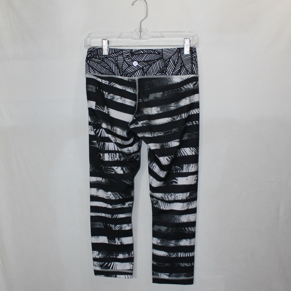 Lululemon sz 6 capri - Picture 2 of 2